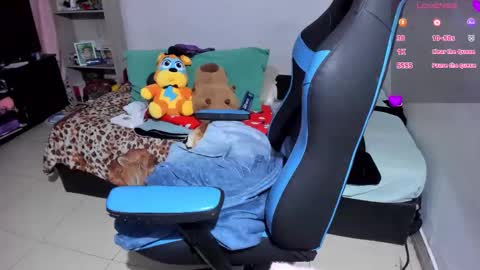 Snapshot of neeko_lol_ chatting on October 16, 2025, 5:47 pm Geek Nicole im Neeko UwU online show from October 16, 2025, 5:47 pm