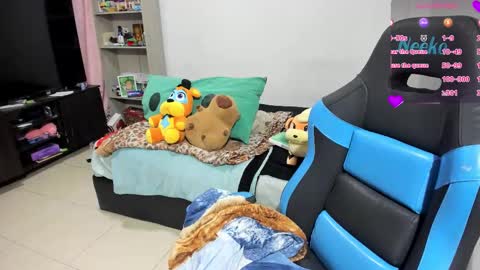 Snapshot of neeko_lol_ chatting on October 19, 2025, 5:13 pm Geek Nicole im Neeko UwU online show from October 19, 2025, 5:13 pm