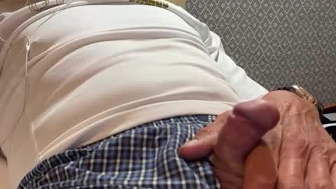 nefertiti_25 online show from October 17, 2025, 8:33 pm