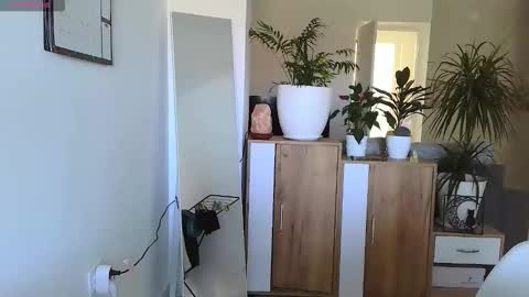 Neferutt online show from February 26, 2026, 2:16 pm