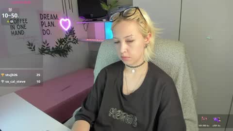 Snapshot of neko_sora chatting on May 15, 2026, 8:49 pm Kate online show from May 15, 2026, 8:49 pm