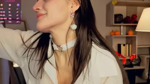 Vicky and Beatrice online show from April 4, 2026, 7:33 pm