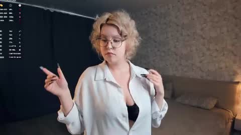 nelly_gloss online show from June 13, 2026, 7:50 am