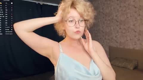 nelly_gloss online show from June 14, 2026, 7:54 am