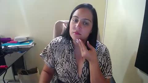 Snapshot of neny445 chatting on December 10, 2024, 5:11 pm kelly lopez online show from December 10, 2024, 5:11 pm