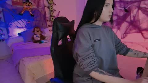neo_sarah online show from October 6, 2025, 12:08 am