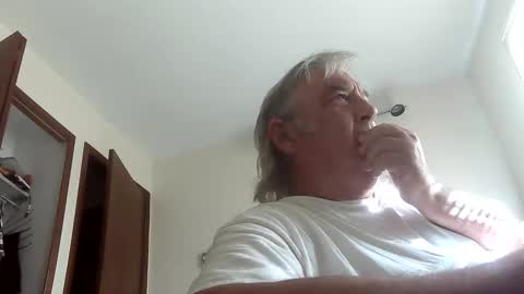 Snapshot of neohiom4f chatting on May 27, 2026, 12:57 pm neohiom4f online show from May 27, 2026, 12:57 pm