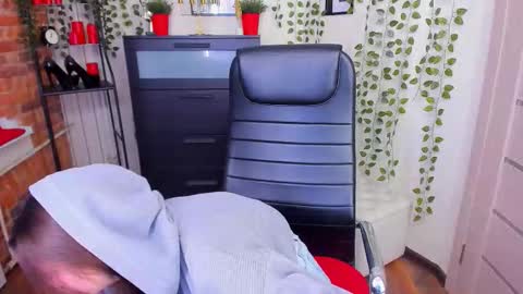 nero_asta online show from November 30, 2025, 11:03 am