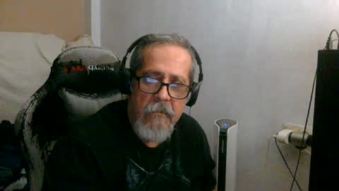 Snapshot of neron401 chatting on August 9, 2026, 2:24 am neron401 online show from August 9, 2026, 2:24 am