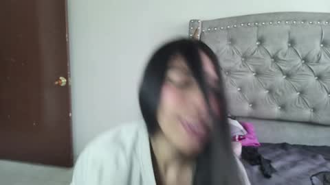 nesuko_kamado online show from November 16, 2025, 3:50 pm