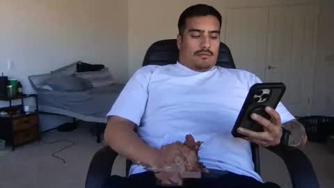 Snapshot of never___satisfied chatting on February 9, 2026, 9:19 pm never___satisfied online show from February 9, 2026, 9:19 pm