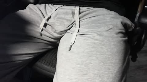 nevrsaynevr2000 online show from September 19, 2025, 8:31 pm