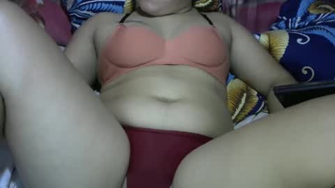 Snapshot of new_lady24 chatting on February 5, 2025, 12:31 am new_lady24 online show from February 5, 2025, 12:31 am