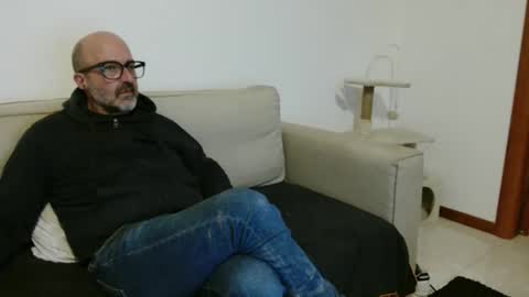 simi online show from December 16, 2025, 7:19 pm