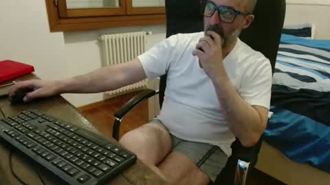 simi online show from April 3, 2026, 6:28 pm