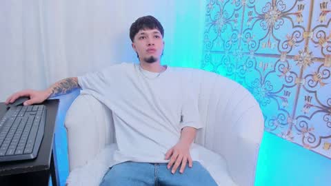 Snapshot of newdannii chatting on April 8, 2026, 12:27 pm Dannii online show from April 8, 2026, 12:27 pm