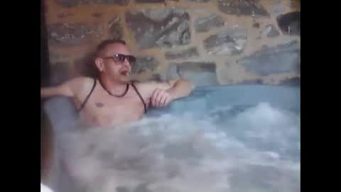 Snapshot of newfun11 chatting on December 22, 2024, 8:14 pm newfun11 online show from December 22, 2024, 8:14 pm