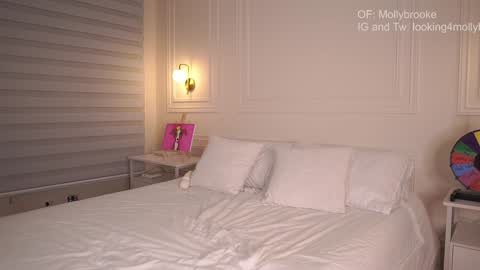 Snapshot of newmollybrooke chatting on January 23, 2025, 2:02 am  all my links Here online show from January 23, 2025, 2:02 am