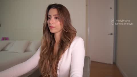 Snapshot of newmollybrooke chatting on September 25, 2025, 6:55 pm  all my links Here online show from September 25, 2025, 6:55 pm