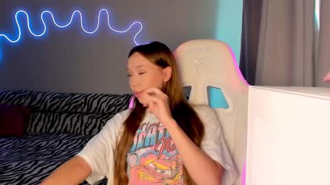 Mina online show from September 20, 2025, 10:16 am