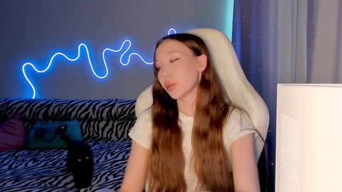 Mina online show from February 4, 2026, 9:48 am