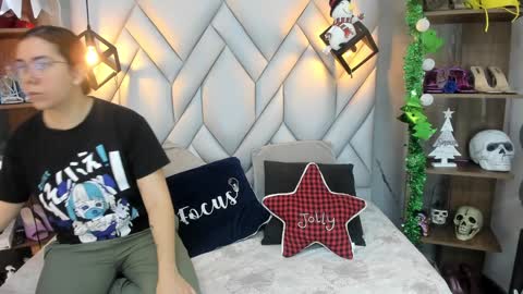 Snapshot of nezukokamado1_ chatting on December 27, 2024, 1:07 pm Milena online show from December 27, 2024, 1:07 pm