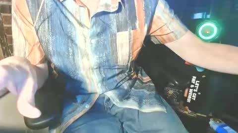 Snapshot of nfgwholoves2cum chatting on April 19, 2026, 1:38 am NFG Nice Friendly Guy Dick online show from April 19, 2026, 1:38 am