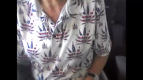 Snapshot of nfgwholoves2cum chatting on April 27, 2026, 9:24 pm NFG Nice Friendly Guy Dick online show from April 27, 2026, 9:24 pm