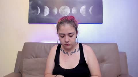 Snapshot of nia_stark chatting on January 28, 2025, 12:00 pm Estefani online show from January 28, 2025, 12:00 pm