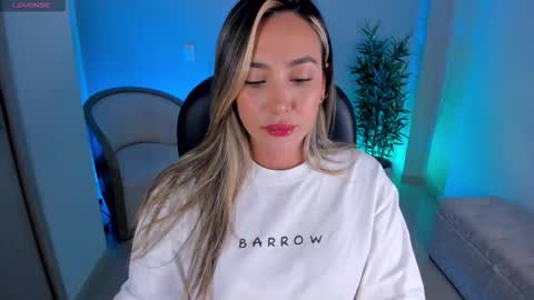 Nia  online show from October 9, 2025, 1:36 am