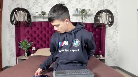 Snapshot of nick_torn chatting on September 11, 2025, 11:43 am Nick  online show from September 11, 2025, 11:43 am