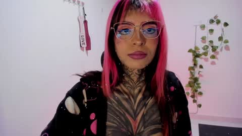 Snapshot of nicki_1 chatting on January 17, 2025, 9:06 am Help me reach 100 thumbs up online show from January 17, 2025, 9:06 am