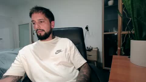 Snapshot of nickmaxx541 chatting on October 31, 2025, 9:21 am Nick maxx online show from October 31, 2025, 9:21 am