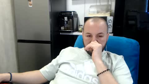 Julian online show from March 16, 2026, 11:09 pm