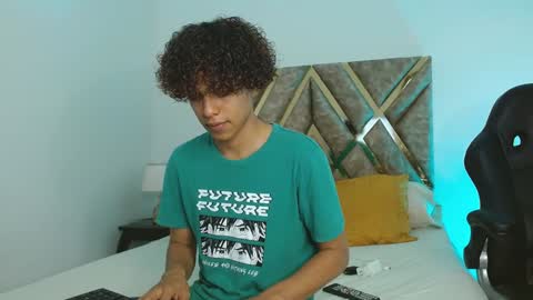 Snapshot of nickolas_moon chatting on January 8, 2025, 3:07 pm Nickolas Muoz online show from January 8, 2025, 3:07 pm