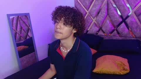 Snapshot of nickolas_moon chatting on February 3, 2025, 1:51 pm Nickolas Muoz online show from February 3, 2025, 1:51 pm