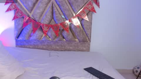 Snapshot of nickolas_moon chatting on February 17, 2025, 6:04 pm Nickolas Muoz online show from February 17, 2025, 6:04 pm