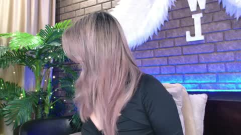 Snapshot of nicky_owl chatting on January 20, 2025, 6:21 am Today is my 41st birthday  And in 2 hours Im waiting for you on the stream Stock up on tokens and a good mood Nicky online show from January 20, 2025, 6:21 am