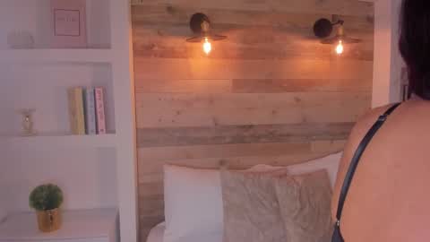 Nicky  online show from October 25, 2025, 3:03 am