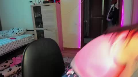 Nicky Weekends online show from February 9, 2025, 11:36 am