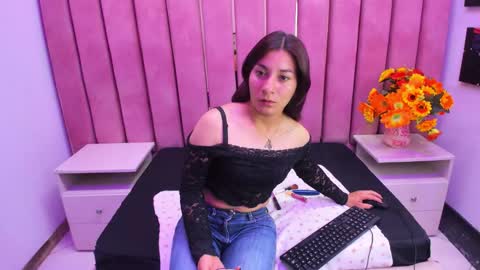 Snapshot of nickymiler chatting on November 7, 2025, 12:49 pm Nicky Miler online show from November 7, 2025, 12:49 pm