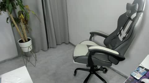 Nico  online show from April 24, 2026, 3:09 am