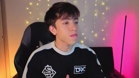 Nicolas online show from December 4, 2025, 8:06 pm