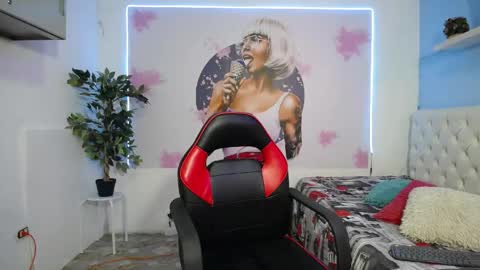 nicol_ross19 online show from May 17, 2026, 3:04 am