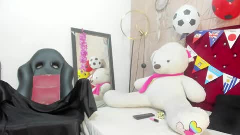 Snapshot of nicol_zurich chatting on June 25, 2026, 10:42 am NIKOL online show from June 25, 2026, 10:42 am
