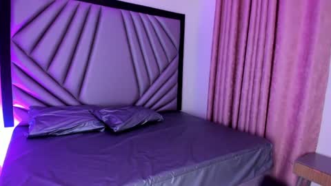 nicola_d_angelo online show from June 25, 2026, 7:18 pm