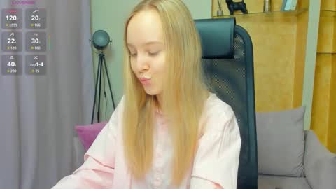 Nicoletta online show from November 24, 2025, 7:02 pm