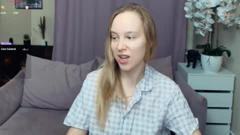 Nicoletta online show from January 18, 2026, 6:55 pm