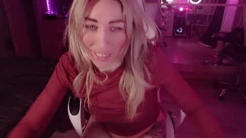 Snapshot of nicole_g0ld_ chatting on May 4, 2026, 11:34 pm Nicole online show from May 4, 2026, 11:34 pm