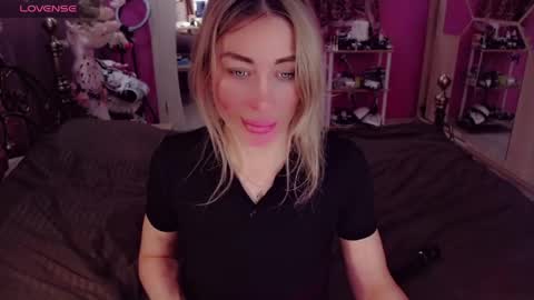 Snapshot of nicole_g0ld_ chatting on May 10, 2026, 6:35 pm Nicole online show from May 10, 2026, 6:35 pm